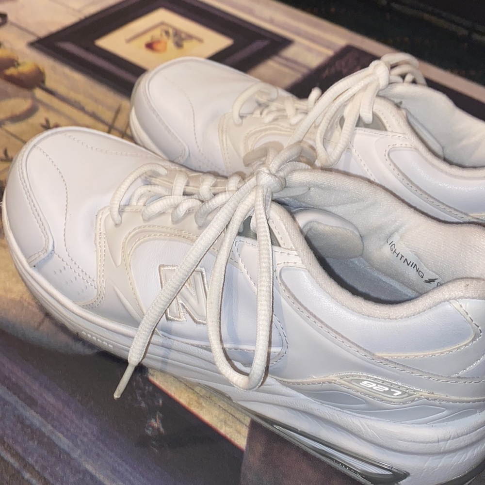 Women’s New Balance 927 Tennis Shoes